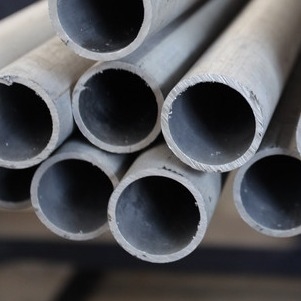 API ASME SA210 Vernikli Yüzeyli Yuvarlak Dikişsiz Metal Borular, T1 Eşanjör Borusu
